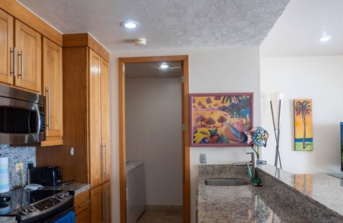 San Carlos Condo | Premier Playa Blanca Condo 406: 1BR,1.5BA,Beachfront,Ocean View, Hotel Services