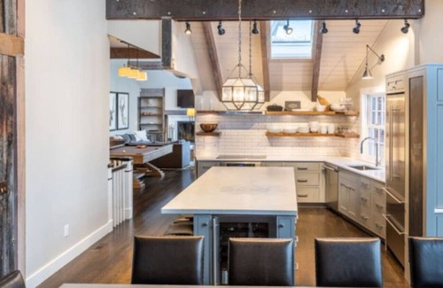 Stratton Mountain House | Premier Stratton Mountain Resort Location Flowing Springs