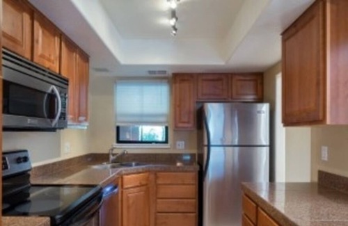 Catalina Foothills Estates Condo | PREMIERE SHOPPING AND DINEING A FIVE MINUTE WALK IN THE CATALINA FOOTHILLS