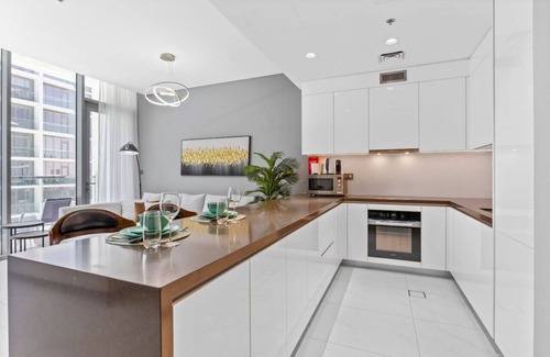 Dubai Apartment | Premium 1-BR with Exquisite Layout in District One
