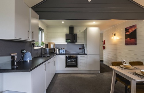 Pitlochry Cabin | Premium 2 Bedroom pet-friendly Lodge with woodburner and amazing views just outside Pitlochry, Perth