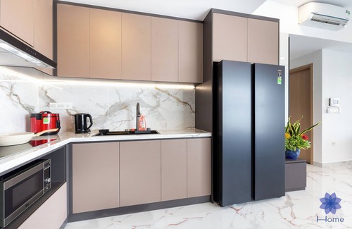 Tan Binh Apartment | Premium 2BRs Apt with AC, Free Gym & Pool; 1.5km from TSN airport