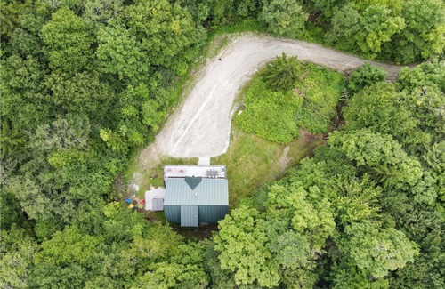 Central Vermont- Killington House | Premium 5 bedroom, pet friendly private home with hot tub 3 miles from the Skyship Bear