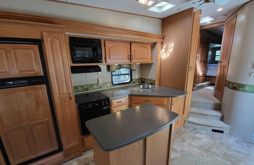 Funny River Cabin | Premium Alaskan 5th wheel in Private setting