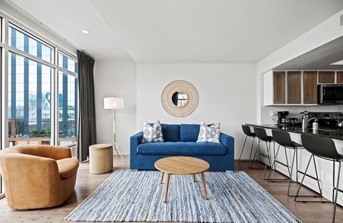 Downtown Austin Apartment | Premium Austin Loft | Modern Comfort w/Kitchen | Walk to Bars, Dining & Music