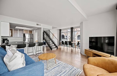 Downtown Austin Apartment | Premium Austin Loft | Modern Comfort w/Kitchen | Walk to Bars, Dining & Music