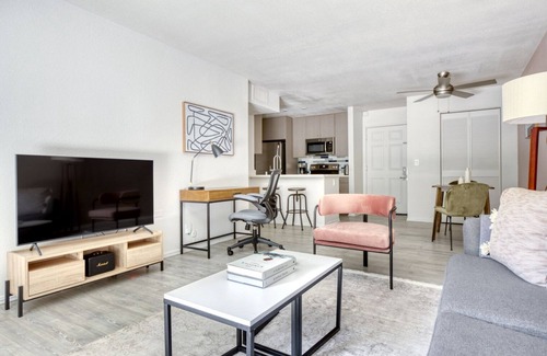 Los Angeles Apartment | Premium Burbank 1BR w/Pool, W/D & Gym, near TJ & WF, by Blueground