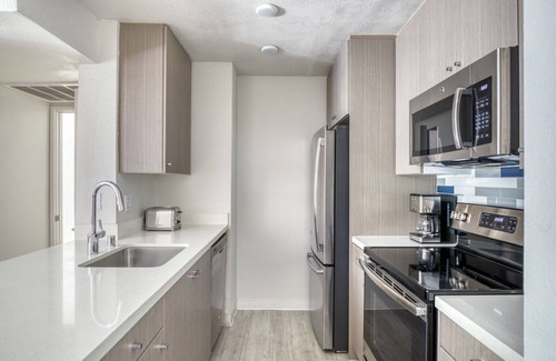 Los Angeles Apartment | Premium Burbank 1BR w/Pool, W/D & Gym, near TJ & WF, by Blueground