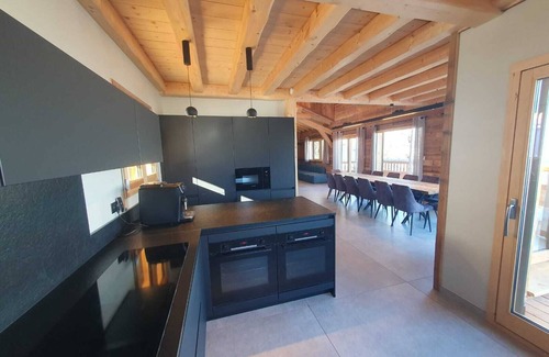 Villarembert Ski Chalet | Premium chalet facing the slopes, 7bedroom, spa, sauna, built in 2023