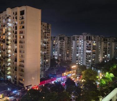 Gomti Nagar Apartment | Premium