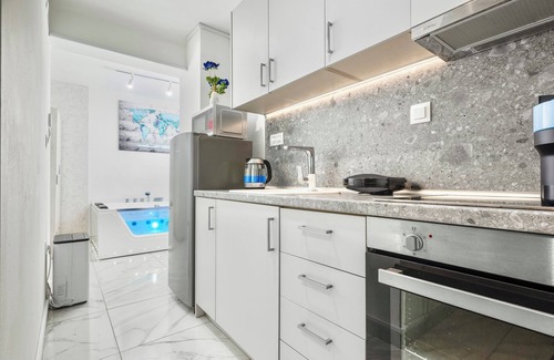 Thessaloniki City Centre Villa | Premium Jacuzzi Suite at the City Center