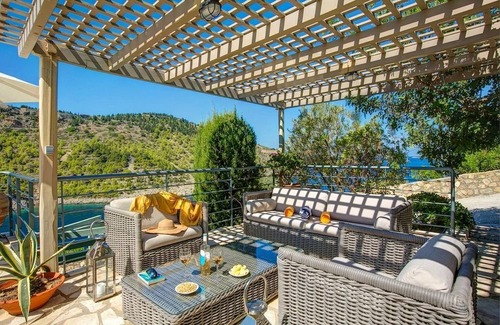 Frourion Villa | Premium Kefalonia Villa | Villa Hevlaska | 2 Bedrooms | Seafront