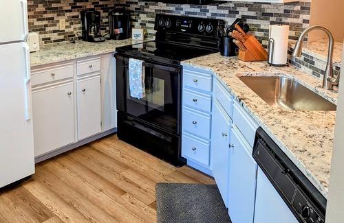 Table Rock Condo | Premium Lakefront Pet Friendly ~ Indoor/Outdoor Pools ~ Hot Tub ~ Trout Fishing