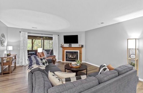 Table Rock Condo | Premium Lakefront Pet Friendly ~ Indoor/Outdoor Pools ~ Hot Tub ~ Trout Fishing