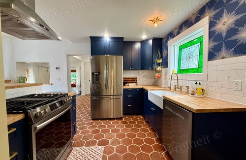 West Main HIll House | Premium Luxury furnished, 30 day min, avail. Oct 29