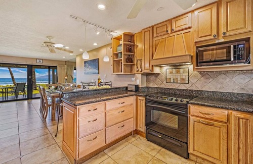 Downtown Lahaina House | Premium Ocean Front: Gated w/Pool & In-Unit Gym