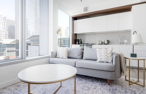 South Beach Apartment | Premium Rincon Hill 1BR w/W/D, Gym & Pool, near Tech HQs, by Blueground