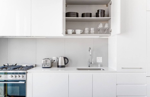 South Beach Apartment | Premium Rincon Hill 1BR w/W/D, Gym & Pool, near Tech HQs, by Blueground