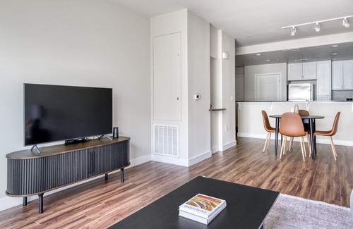 Santa Clara Apartment | Premium Santa Clara 1BR w/W/D & Gym, walk to Safeway, by Blueground