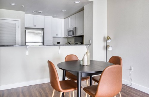 Santa Clara Apartment | Premium Santa Clara 1BR w/W/D & Gym, walk to Safeway, by Blueground