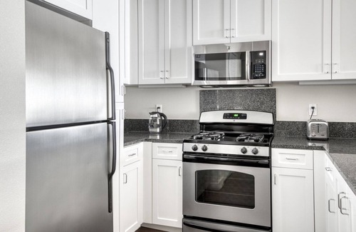 Santa Clara Apartment | Premium Santa Clara 1BR w/W/D & Gym, walk to Safeway, by Blueground