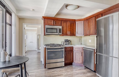 Upper East Side Apartment | Premium UES 1BR w/Gym near Carl Schurz Park, by Blueground