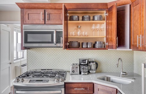 Upper East Side Apartment | Premium UES 1BR w/Gym near Carl Schurz Park, by Blueground