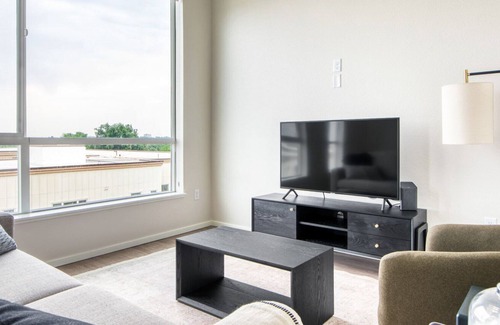 University Park Apartment | Premium University 1BR w/ W/D, Roof Deck, next to U of D, by Blueground
