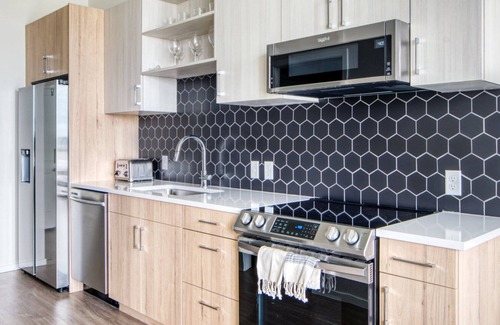 University Park Apartment | Premium University 1BR w/ W/D, Roof Deck, next to U of D, by Blueground