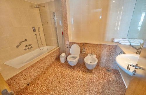 Al Mankhool Apartment | Premium Vacation Home in Old Dubai Nr Metro Mall