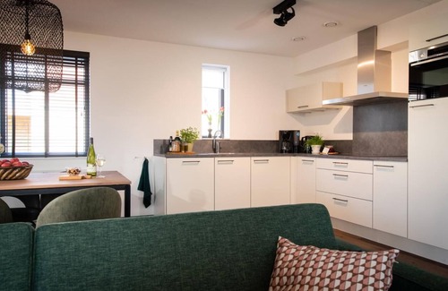 Thorn Villa | Premium Water 8p - Four Bedroom Villa, Sleeps 8