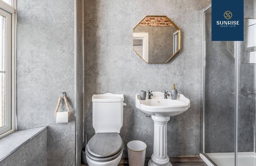 Dundee Apartment | Presidential Suite - 2 Rooms, 3 Beds