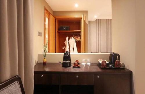 Jumeira 1 House | Presidential Suite Near Palm Strip Mall By Luxury Bookings