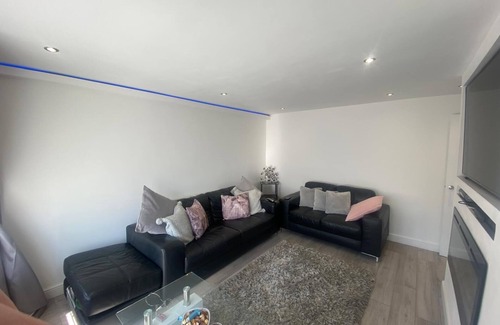 Prestatyn Cottage | Prestatyn 2-Bed Bungalow, Sleeps 5 with Hot Tub