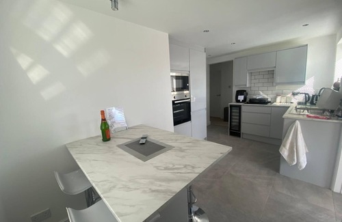 Prestatyn Cottage | Prestatyn 2-Bed Bungalow, Sleeps 5 with Hot Tub