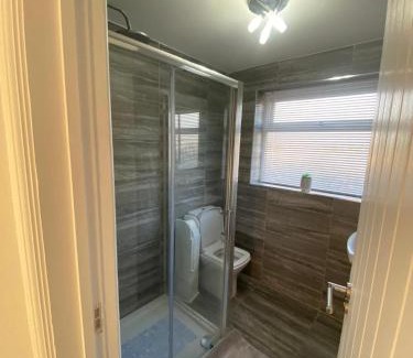 Prestatyn House | Prestatyn 2-Bed Bungalow Sleeps 5 with Hot Tub