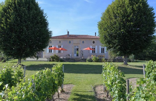 Baigneaux House | Prestigious 18th Century Master House With Swimming po Surrounded by the Vignard