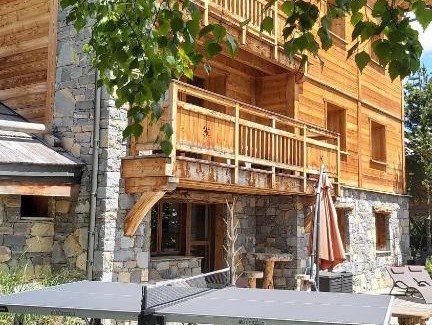 Montgenevre Ski Chalet | Prestigious Chalet for 18 Guests, Pool & Jacuzzi, close to slopes and resort center