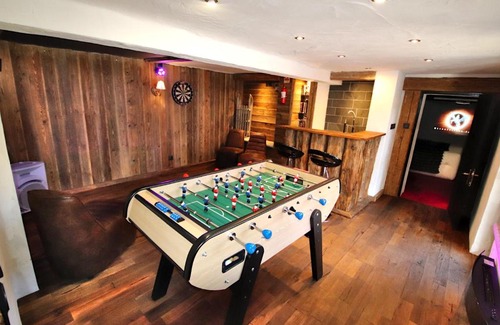 Montgenevre Ski Chalet | Prestigious Chalet for 18 Guests, Pool & Jacuzzi, close to slopes and resort center