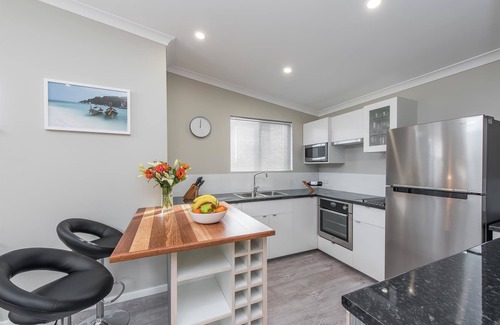 Kallaroo House | Prestigious Northshore Guest House - Comfortable Living Close To Mullaloo Beach