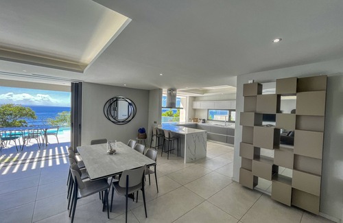 Grande-Terre Villa | Prestigious villa KURANDA CAVE