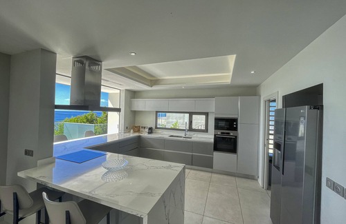 Grande-Terre Villa | Prestigious villa KURANDA CAVE