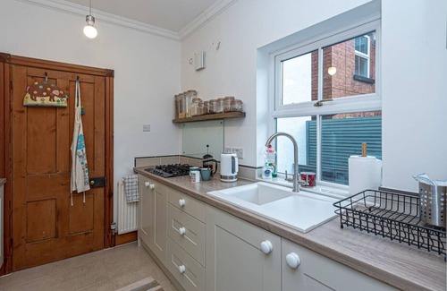 Ruthin House | Preswylfa Ruthin · Beautiful Redbrick Home in Ruthin Centre & Parking