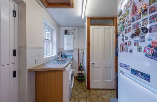 Ruthin House | Preswylfa Ruthin · Beautiful Redbrick Home in Ruthin Centre & Parking
