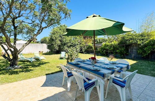 Saint-Clement-des-Baleines House | Pretty single storey villa with pleasant garden