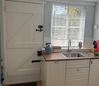 Skirmett House | Pretty 2 Bedroom Cottage in Skirmett with Parking