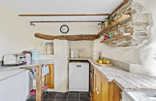 Wadebridge House | Pretty 3 bed, garden & parking, Wadebridge