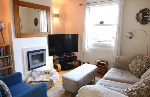 Shepperton House | Pretty Cottage with Scandi Decor