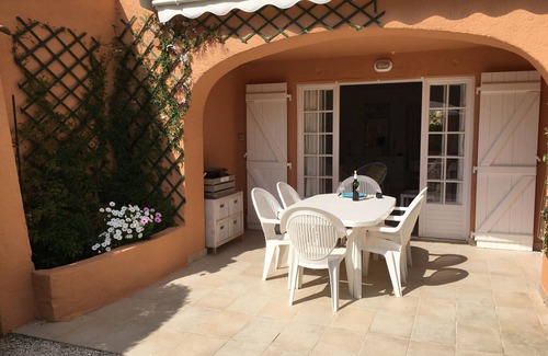 La Croix-Valmer Apartment | Pretty farmhouse a stone's throw from Gigaro beach and close to St Tropez