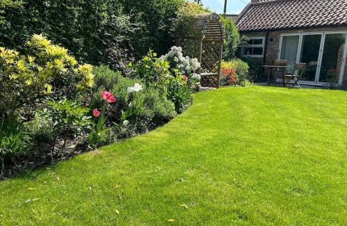 Alne House | Pretty Garden Cottage